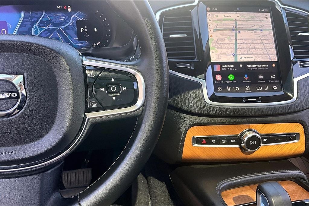 2024 Volvo XC90 B5 Plus