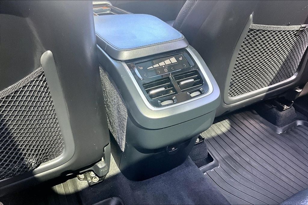 2024 Volvo XC90 B5 Plus