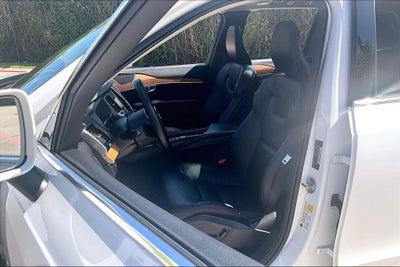 2024 Volvo XC90 B5 Plus