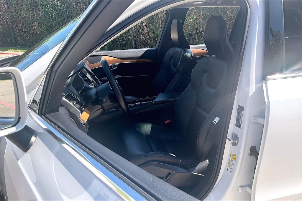 2024 Volvo XC90 B5 Plus