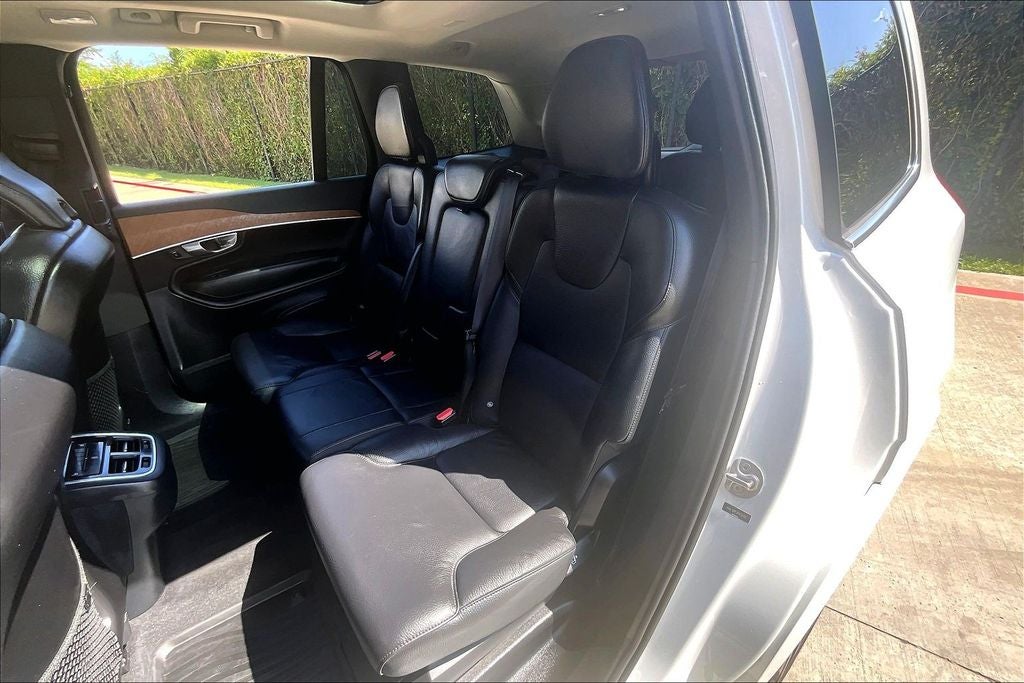 2024 Volvo XC90 B5 Plus