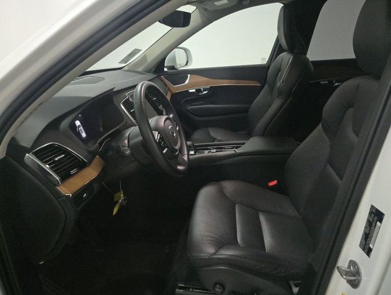 2024 Volvo XC90 B5 Plus