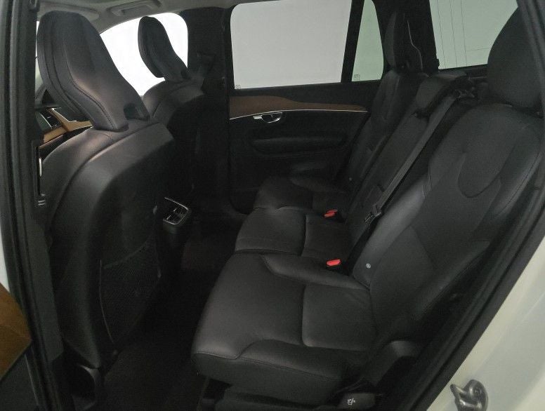 2024 Volvo XC90 B5 Plus