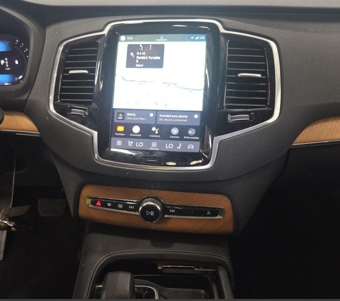 2024 Volvo XC90 B5 Plus