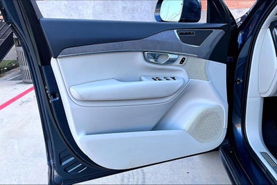 2023 Volvo XC90 B5 Plus