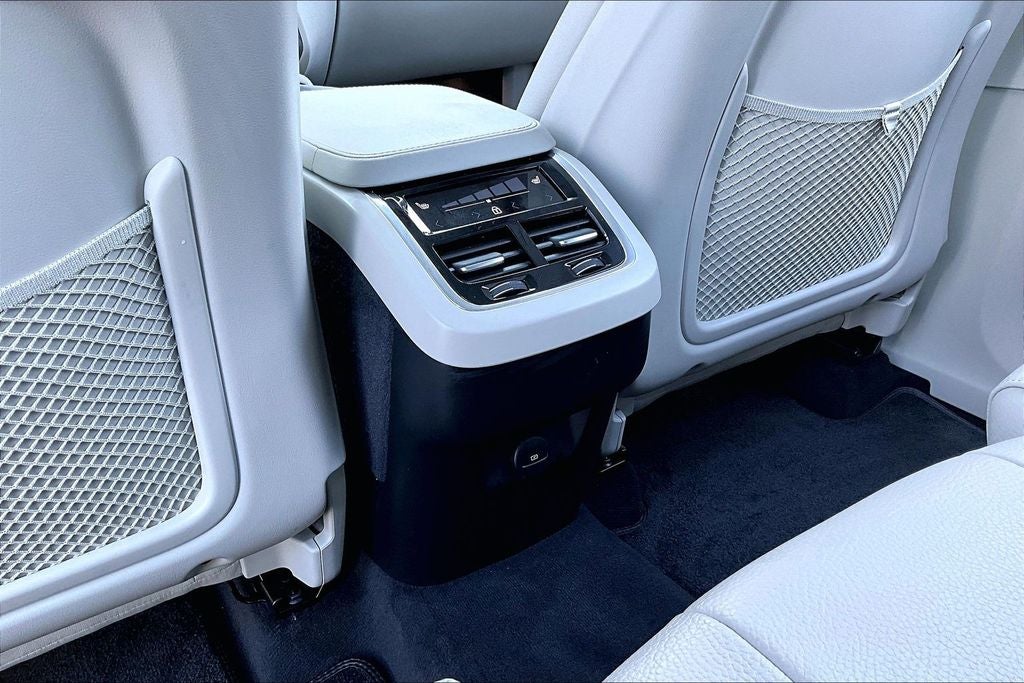 2023 Volvo XC90 B5 Plus