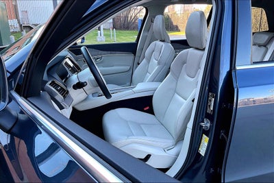 2023 Volvo XC90 B5 Plus