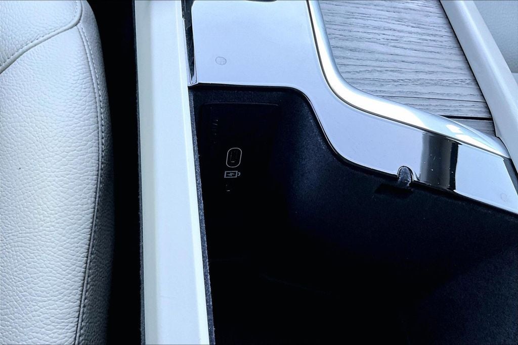 2023 Volvo XC90 B5 Plus