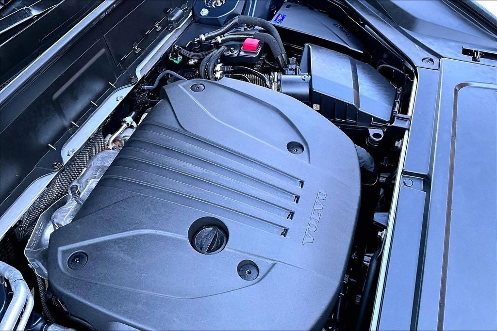 2023 Volvo XC90 B5 Plus