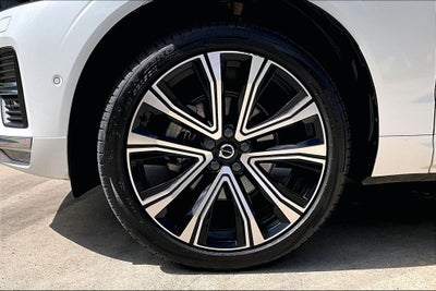 2023 Volvo XC60 B5 Ultimate Bright Theme