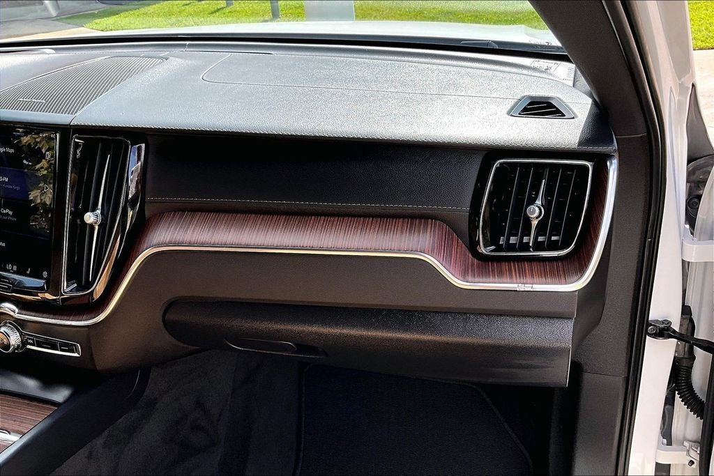 2023 Volvo XC60 B5 Ultimate Bright Theme