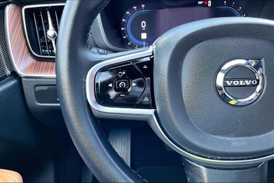 2023 Volvo XC60 B5 Ultimate Bright Theme