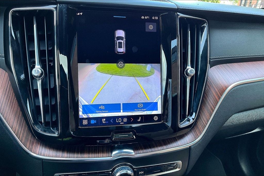 2023 Volvo XC60 B5 Ultimate Bright Theme