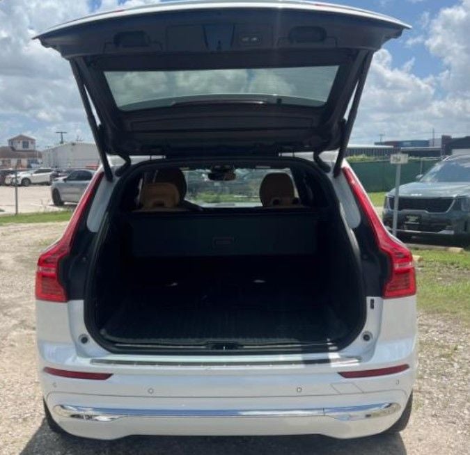 2023 Volvo XC60 B5 Ultimate Bright Theme