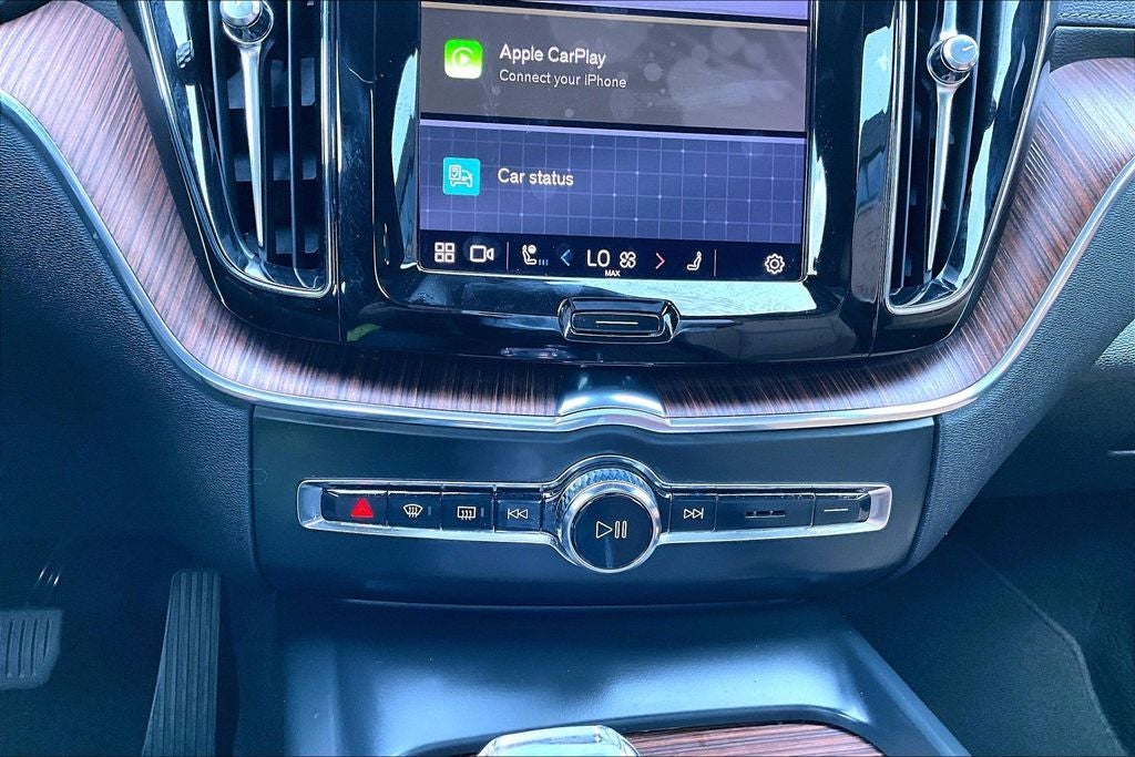 2023 Volvo XC60 B5 Ultimate Bright Theme