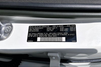 2023 Volvo XC60 B5 Ultimate Bright Theme