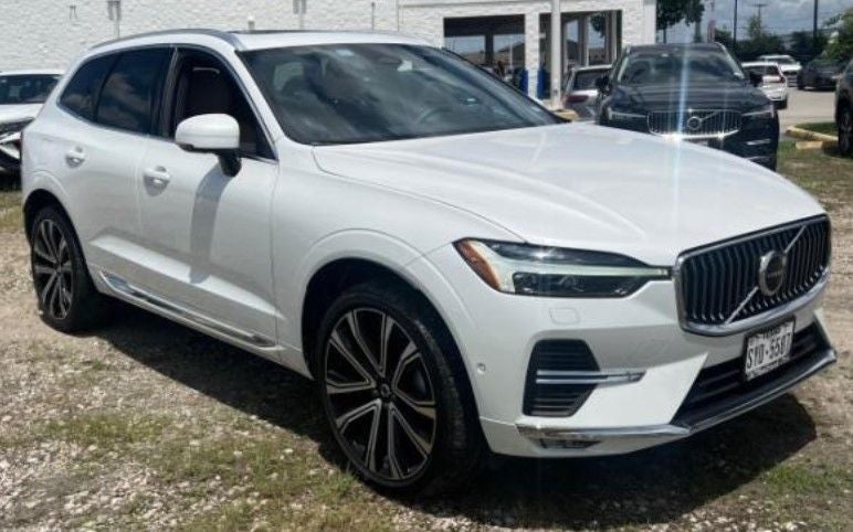2023 Volvo XC60 B5 Ultimate Bright Theme