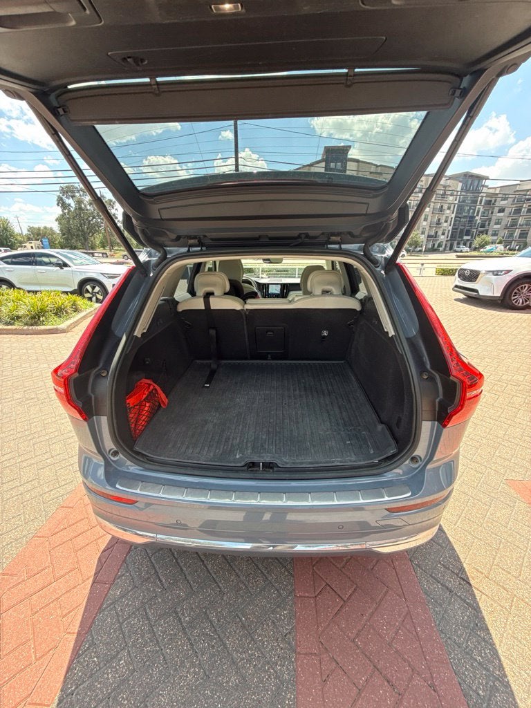 2023 Volvo XC60 B5 Ultimate Bright Theme