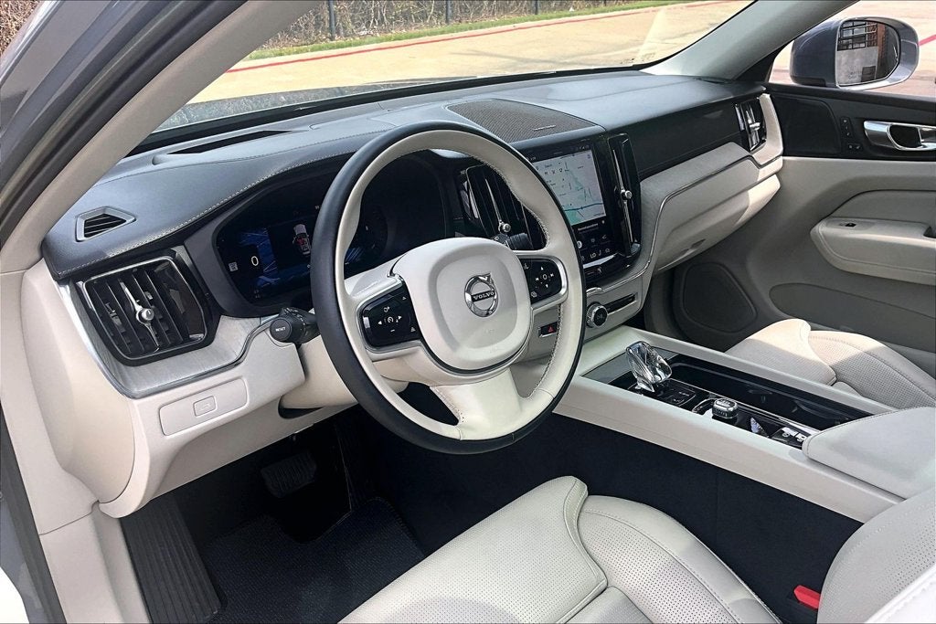2023 Volvo XC60 B5 Ultimate Bright Theme