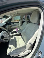 2023 Volvo XC60 B5 Ultimate Bright Theme
