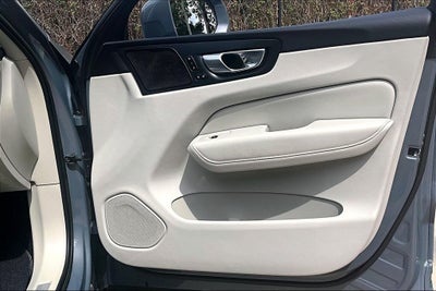 2023 Volvo XC60 B5 Ultimate Bright Theme