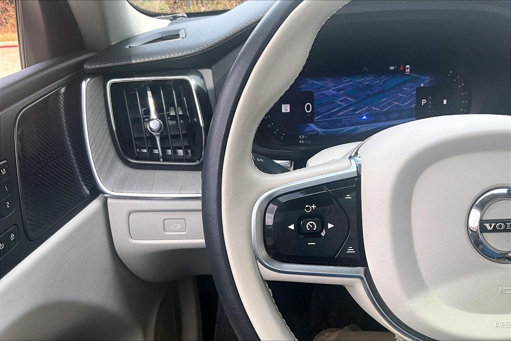 2023 Volvo XC60 B5 Ultimate Bright Theme
