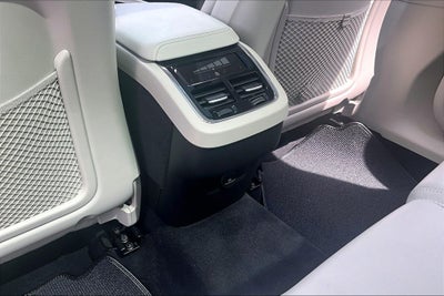2023 Volvo XC60 B5 Ultimate Bright Theme