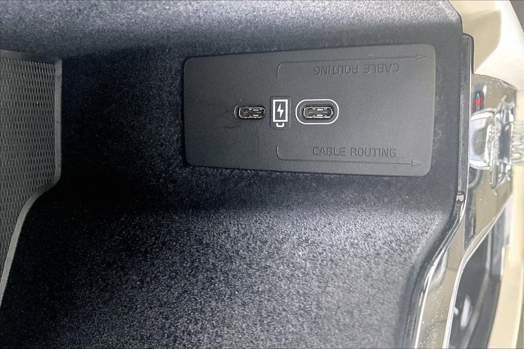 2023 Volvo XC60 B5 Ultimate Bright Theme