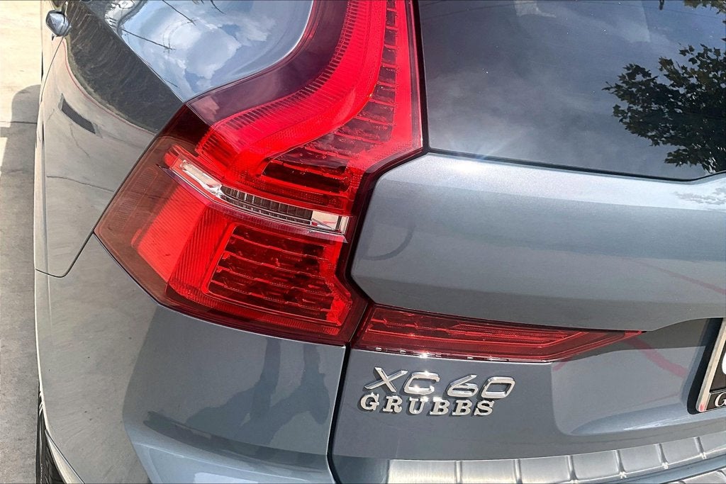 2023 Volvo XC60 B5 Ultimate Bright Theme