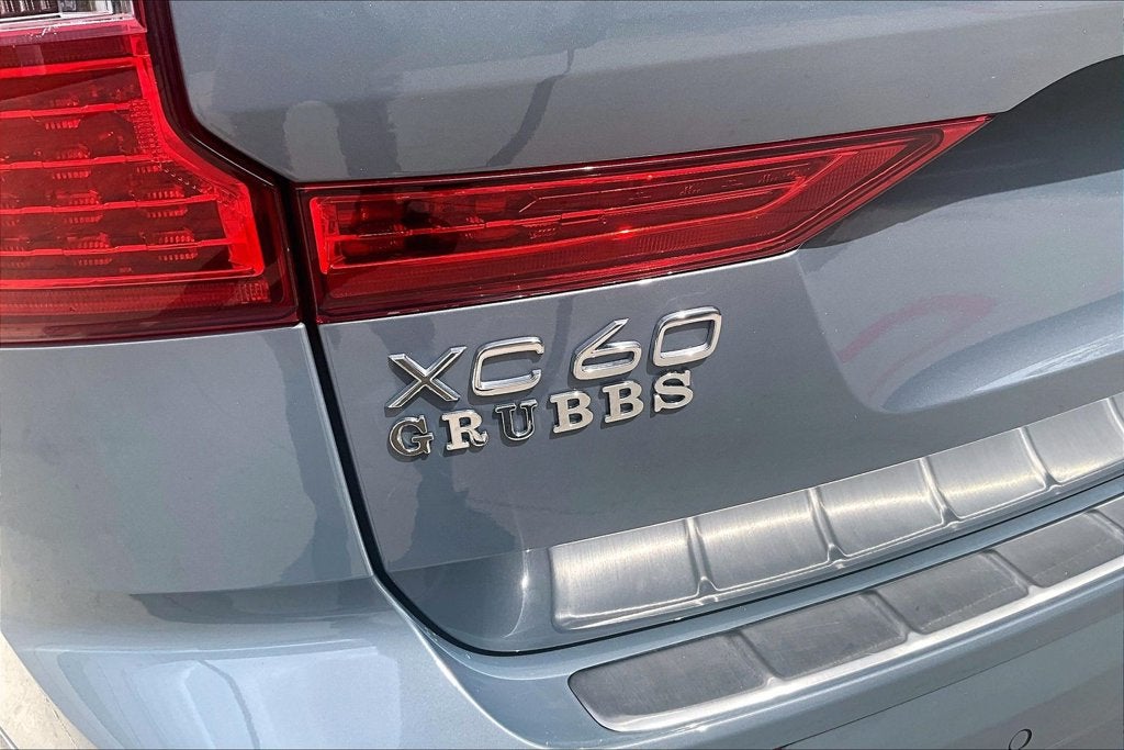 2023 Volvo XC60 B5 Ultimate Bright Theme
