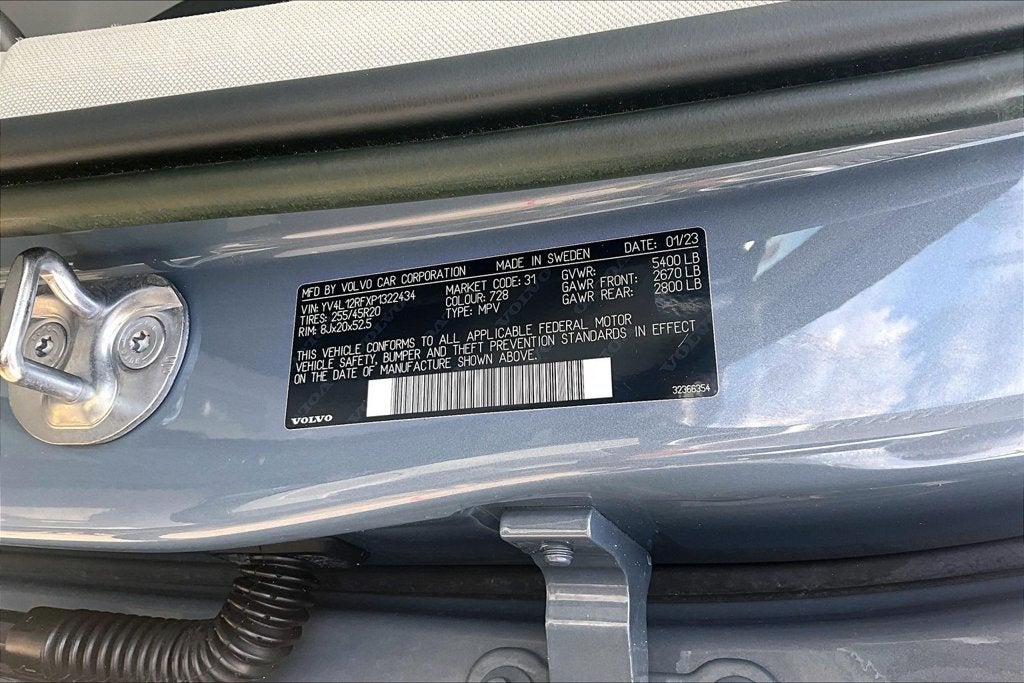 2023 Volvo XC60 B5 Ultimate Bright Theme