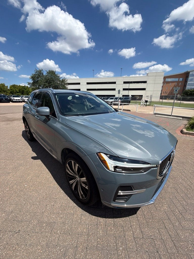 2023 Volvo XC60 B5 Ultimate Bright Theme