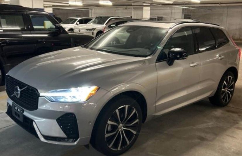 2024 Volvo XC60 B5 Plus Dark Theme