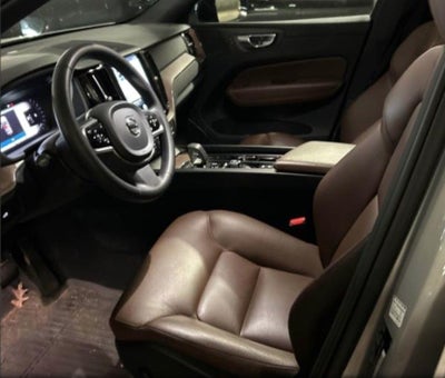 2024 Volvo XC60 B5 Plus Dark Theme