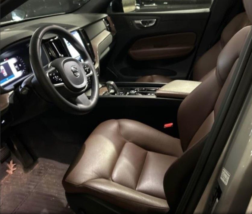 2024 Volvo XC60 B5 Plus Dark Theme