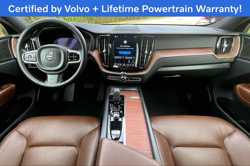 2024 Volvo XC60 B5 Plus Dark Theme