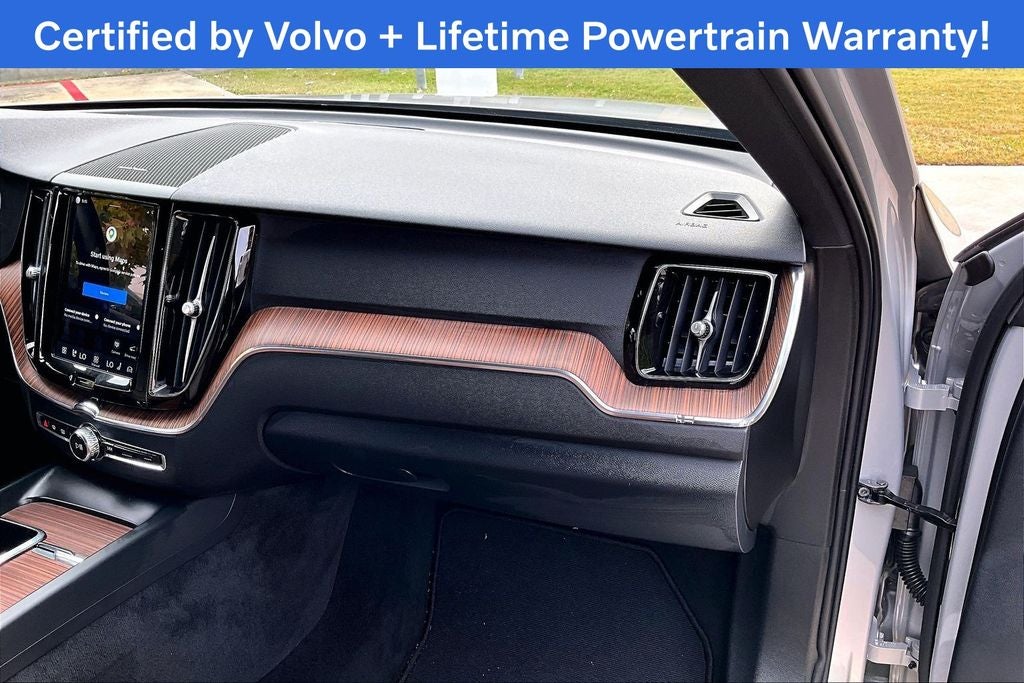 2024 Volvo XC60 B5 Plus Dark Theme