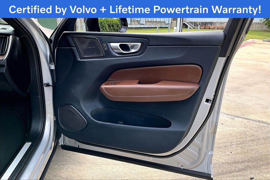 2024 Volvo XC60 B5 Plus Dark Theme