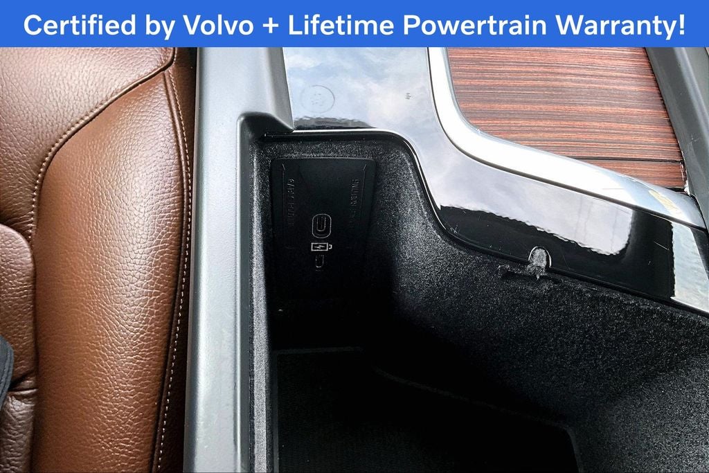 2024 Volvo XC60 B5 Plus Dark Theme