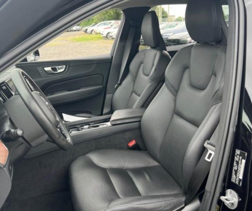 2024 Volvo XC60 B5 Plus Dark Theme