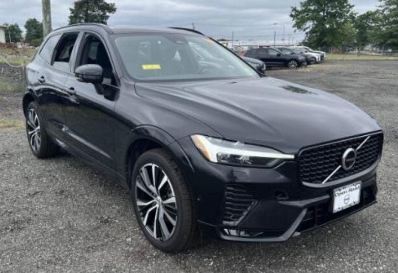 2024 Volvo XC60 B5 Plus Dark Theme