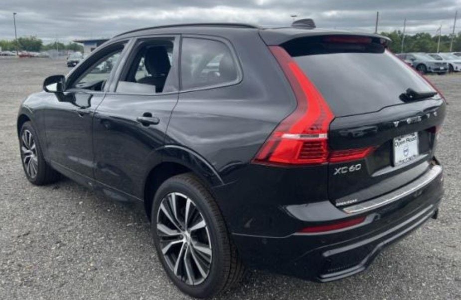 2024 Volvo XC60 B5 Plus Dark Theme