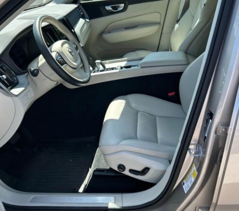 2024 Volvo XC60 B5 Plus Dark Theme