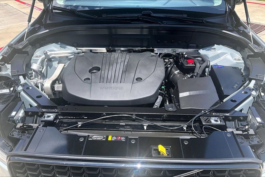 2024 Volvo XC60 B5 Plus Dark Theme
