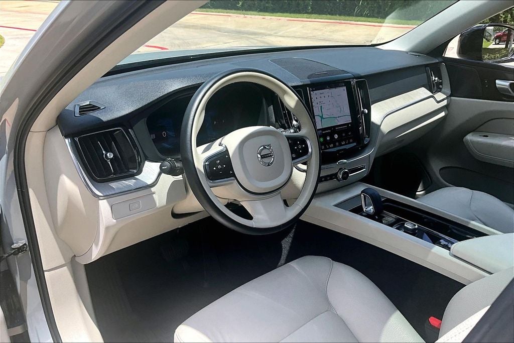 2024 Volvo XC60 B5 Plus Dark Theme