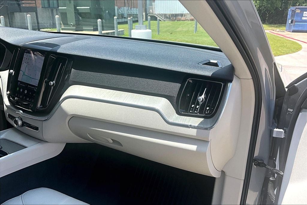 2024 Volvo XC60 B5 Plus Dark Theme