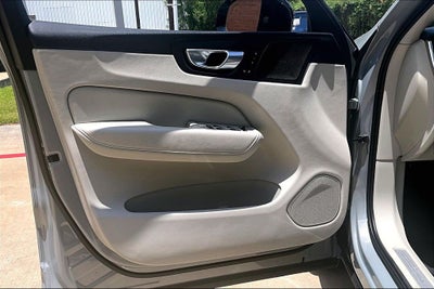 2024 Volvo XC60 B5 Plus Dark Theme