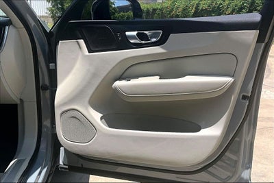 2024 Volvo XC60 B5 Plus Dark Theme