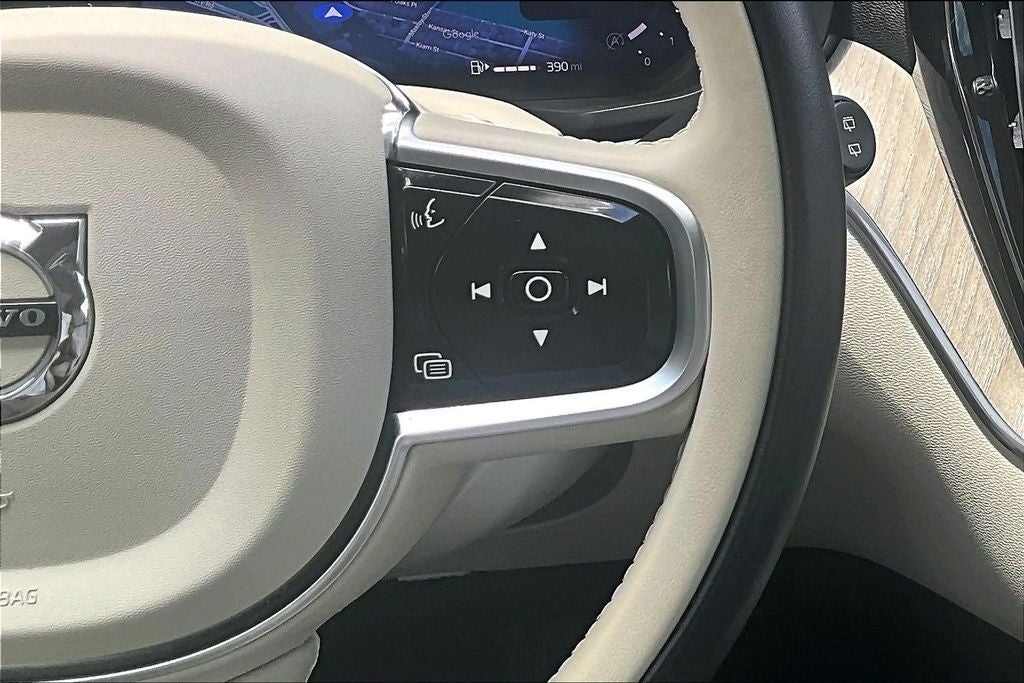 2024 Volvo XC60 B5 Plus Dark Theme