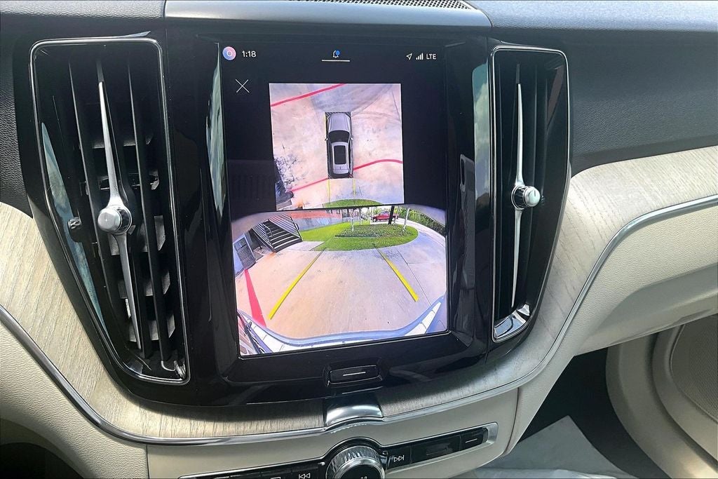 2024 Volvo XC60 B5 Plus Dark Theme